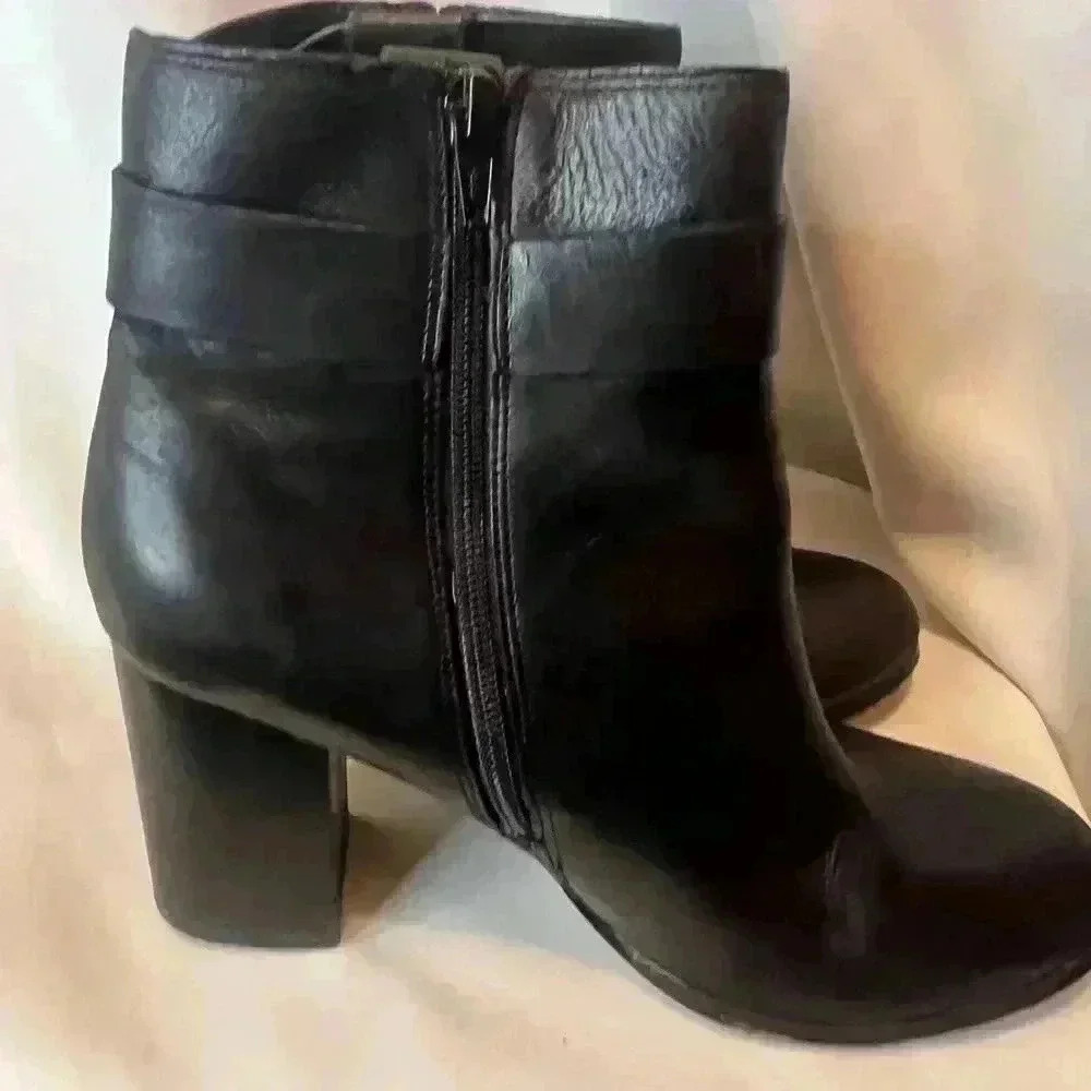 Lands’ End Women’s 8 Black Leather Ankle Boots Buckle Block Heel - Picture 3 of 9
